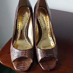 BCBGirls ARIEL 2  Brown Leather Heels with Woven Design